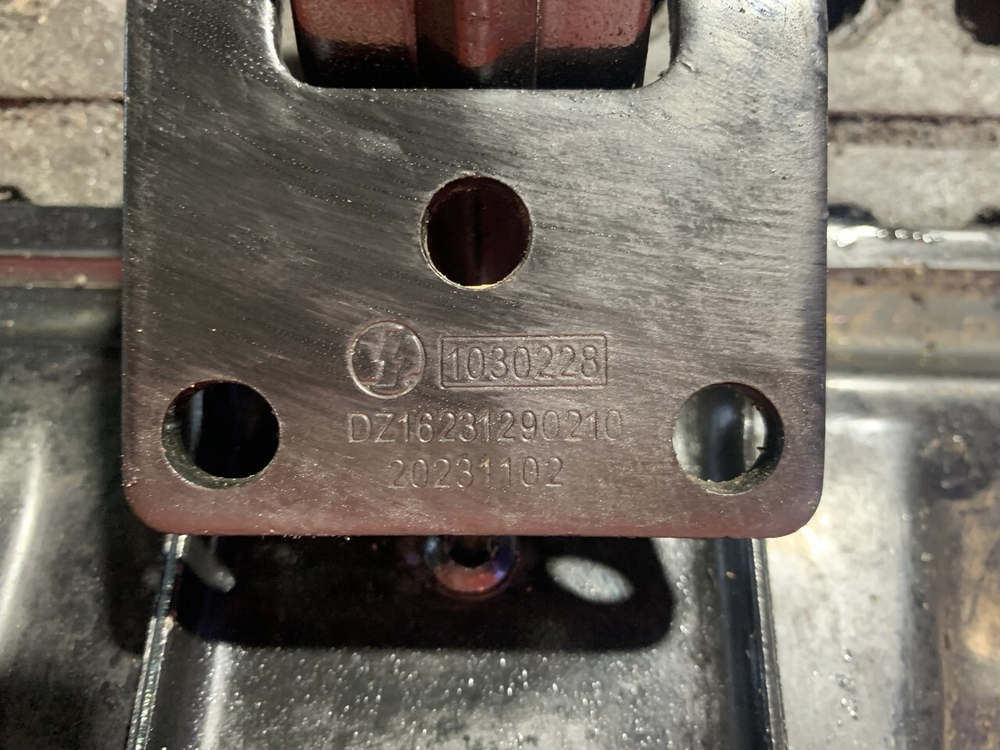 Крышка инструментального ящика левого 2024г