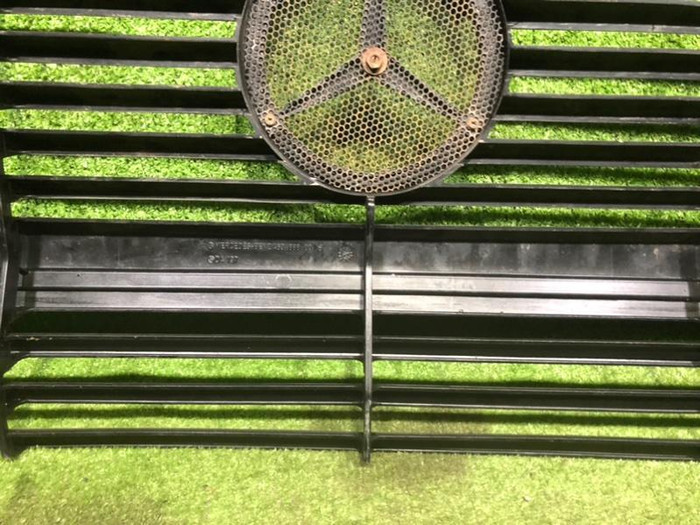 Решетка радиатора Mercedes G W463 (1990-2008)