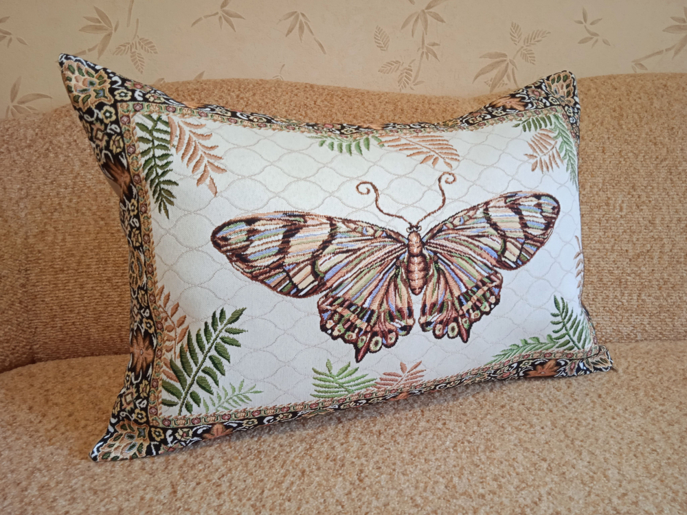 Декоративный гобеленовый чехол для интерьерной подушки Бабочка 47*68