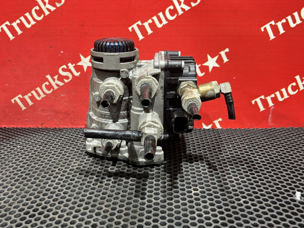 Кран управления тормозами прицепа 2023г