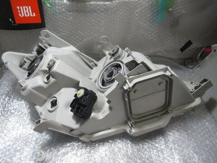 фара левая Toyota Premio NZT260 ZRT260 20-444