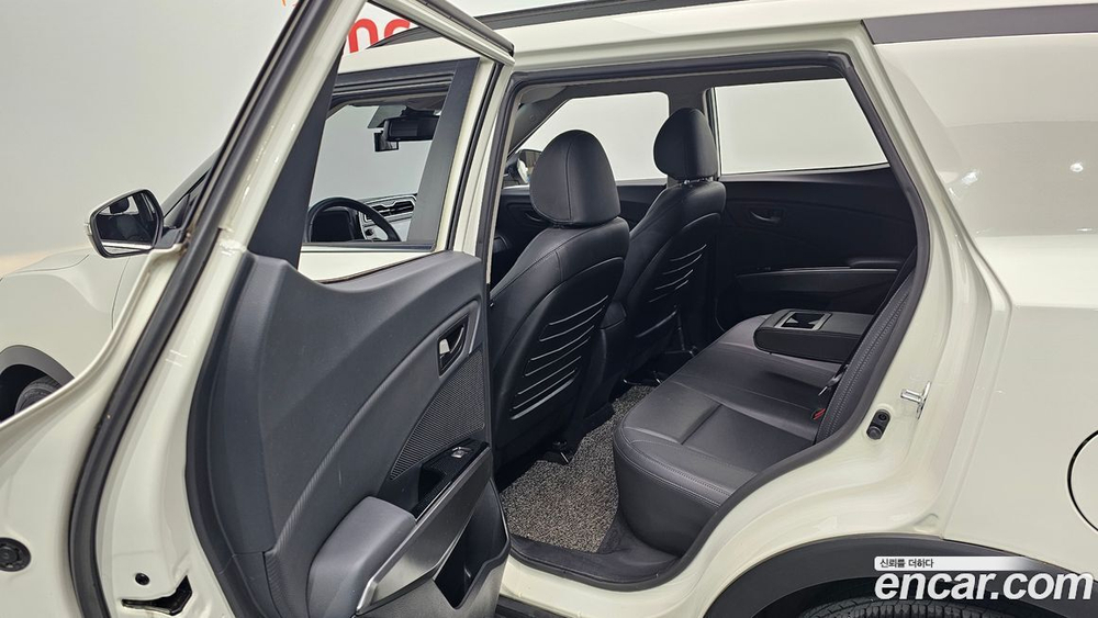 KG Mobility (Ssangyong) Very New Tivoli Бензин 1.5 2WD (04.2020)