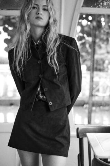 ZARA КОРОТКАЯ КУРТКА ИЗ ИСКУССТВЕННОЙ ЗАМШИ, ЧЕРНЫЙ