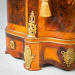 Элегантный комод с инкрустацией