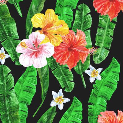 Банановая пальма и тропические цветы