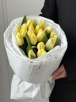 Букет из 15 лимонного тюльпана