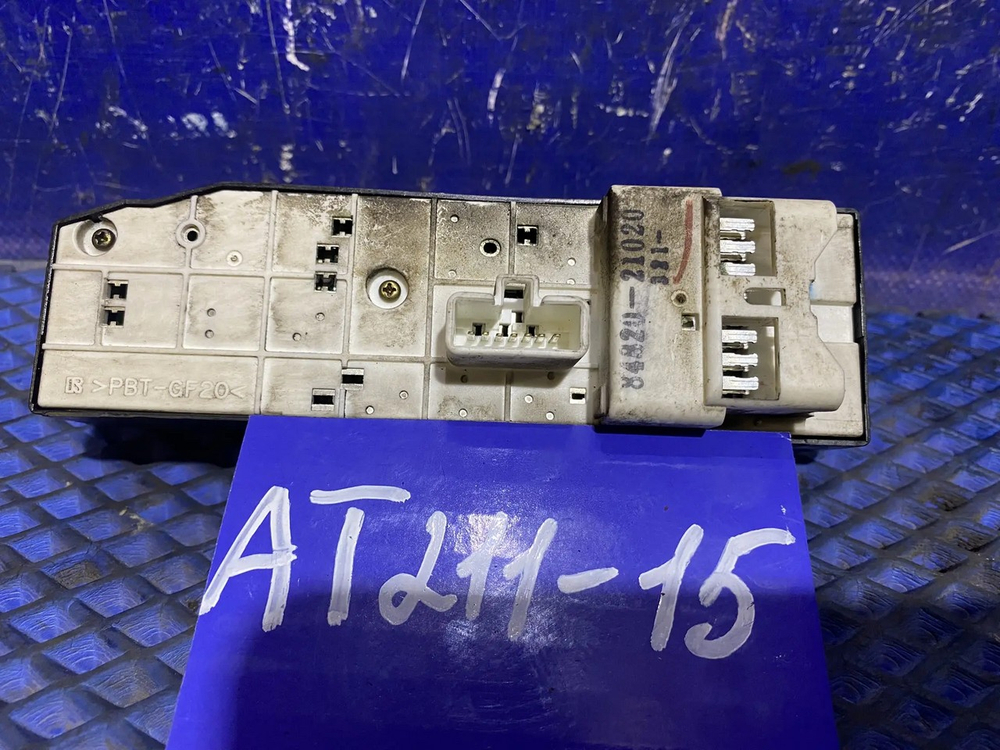 Блок управления стеклоподъемниками TOYOTA CARINA 2001