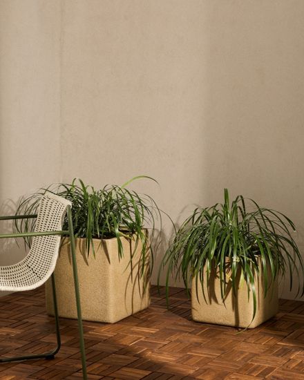 Набор из 2 кашпо Minoa горчичного цвета из песчаника 44 x 44 см