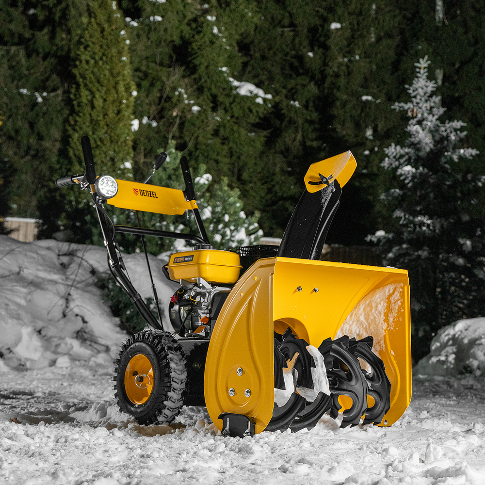 Бензиновая снегоуборочная машина SBM 610, 212 cc, ручной старт, фара Denzel