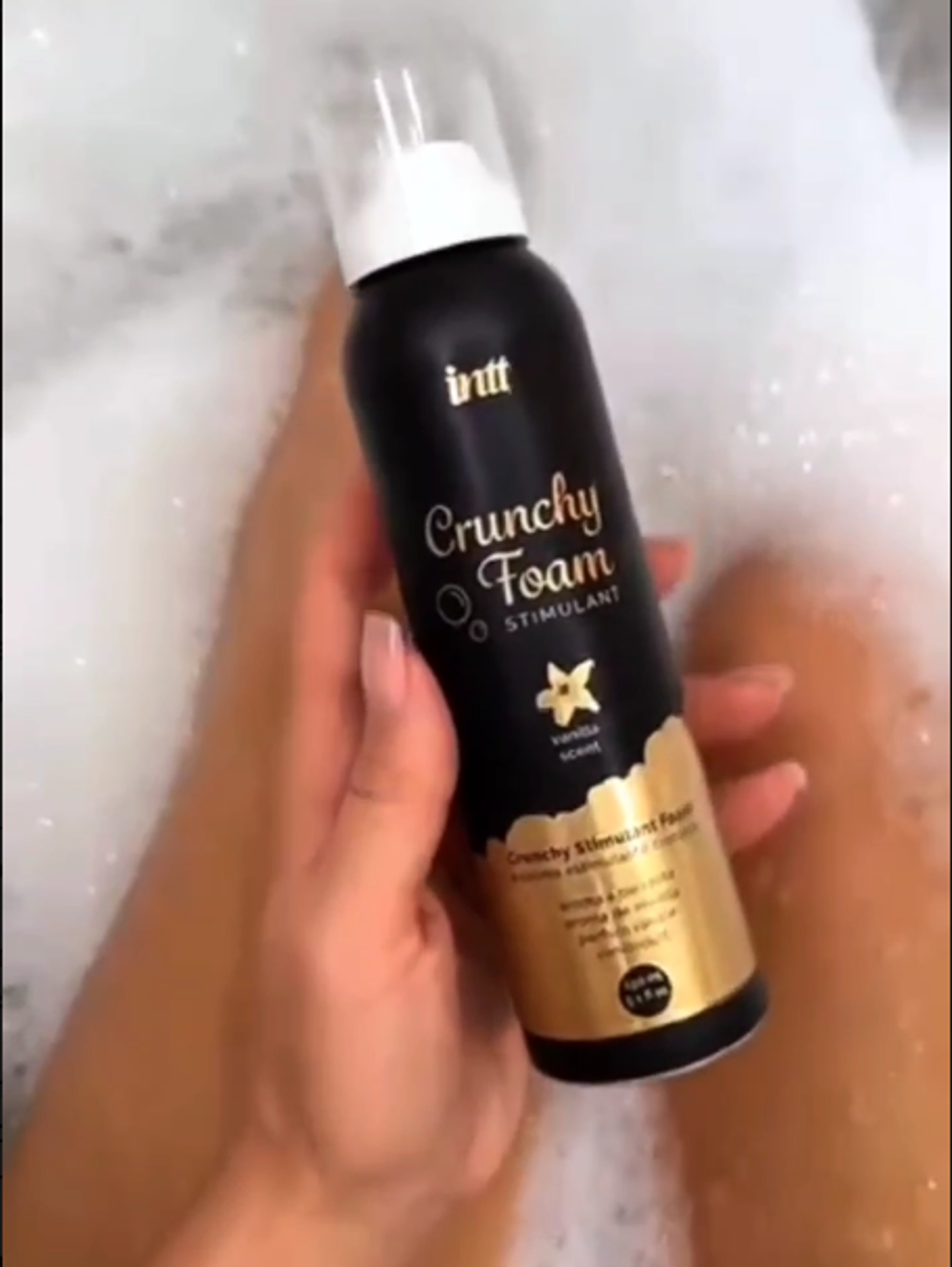 Позвольте вашим пальцам говорить на языке пузырьков, ванили и мурашек.