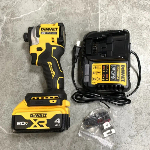 Новый Dewalt DCF850 1 / 4 "Ударный привод 20v, включая аккумулятор 4.0AH и зарядное устройство Новые инструменты