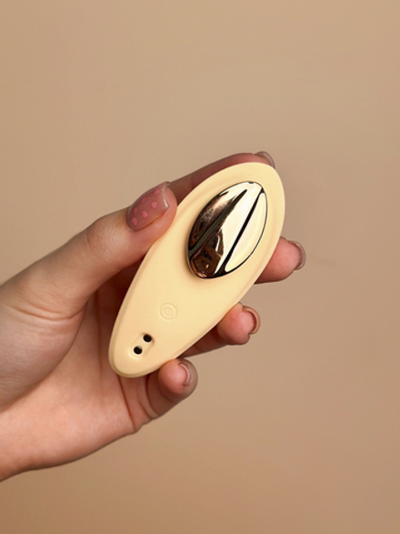 Вибратор-вкладыш в трусики Velta с управлением через приложение