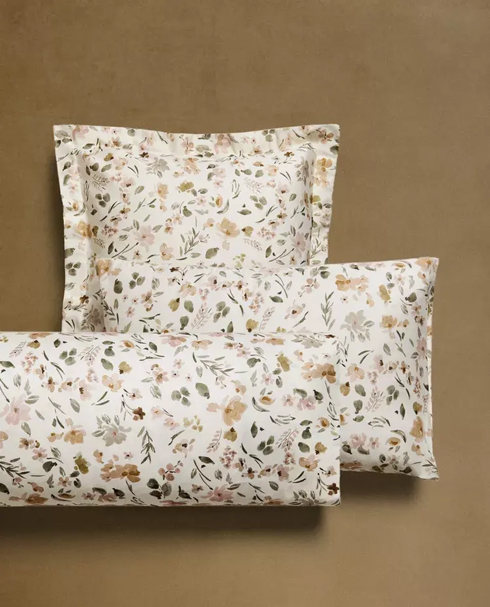 ZARA HOME НАВОЛОЧКА С ФЛОРИСТИЧЕСКИМ ПРИНТОМ ИЗ САТИНОВОЙ ТКАНИ), ЭКРЮ
