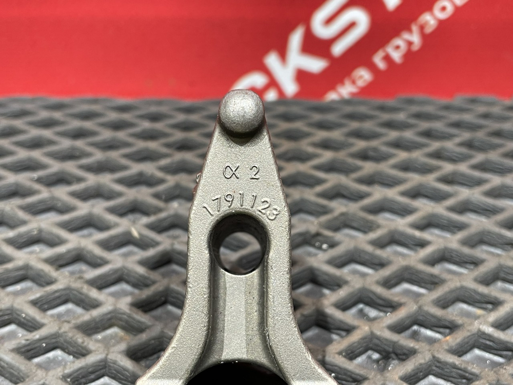 Кронштейн форсунки топливной.