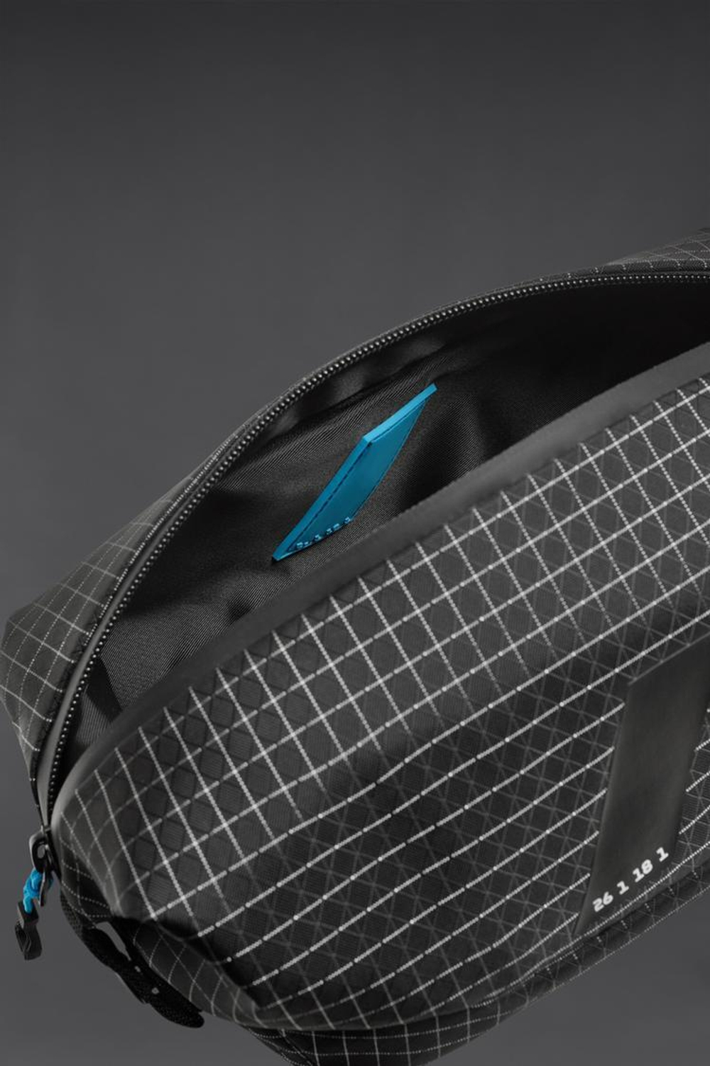 ZARA НЕСЕССЕР ИЗ ТКАНИ РИПСТОП, ЧЕРНЫЙ