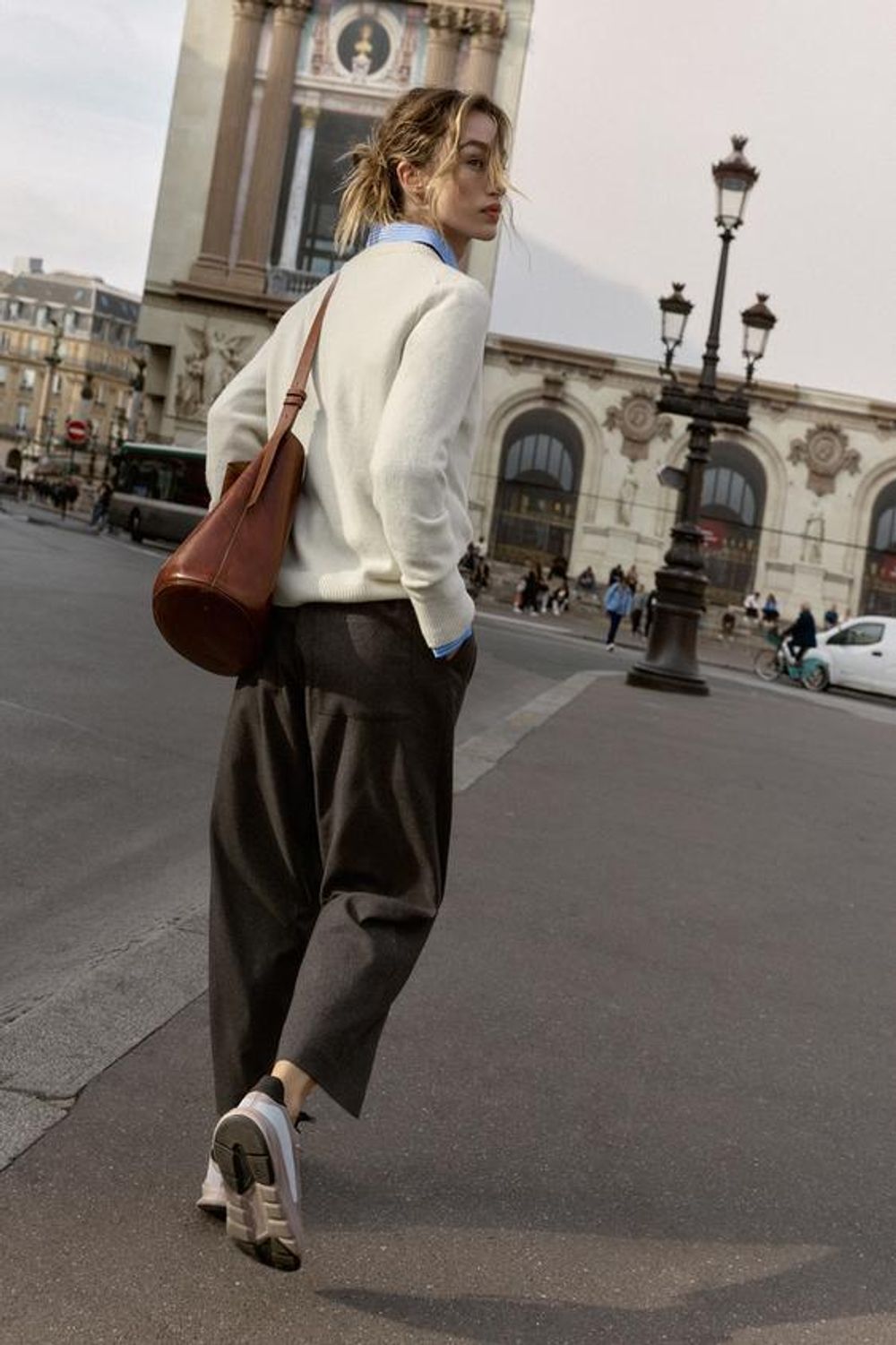 ZARA БРЮКИ С ЗАЩИПАМИ И ЭЛАСТИЧНЫМ ПОЯСОМ СЗАДИ, КОРИЧНЕВЫЙ