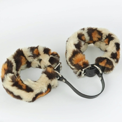Черные кожаные оковы со съемной леопардовой опушкой (Цвет: черный с леопардовым)