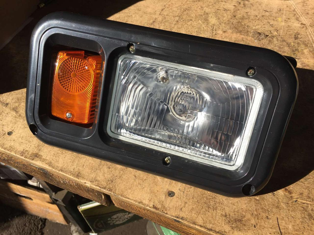 Фара передняя правая 534-00013