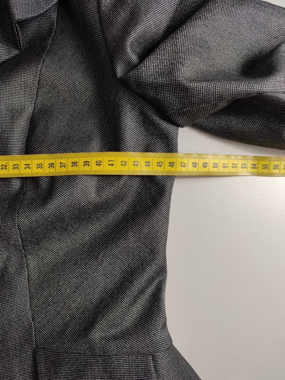 Жакет с акцентными пуговицами, визуально на 46 размер