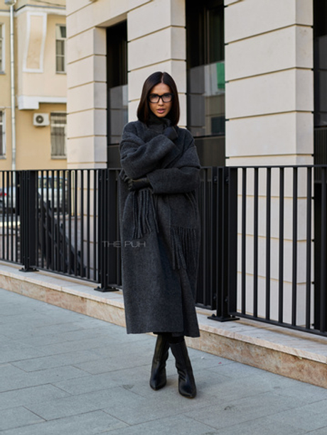 Графитовое пальто с шарфом
