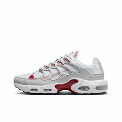 alt="Nike Air Max Terrascape Plus Pure Platinum Gym Red DV7513-001 белые с красными акцентами вид сбоку на белом фоне"