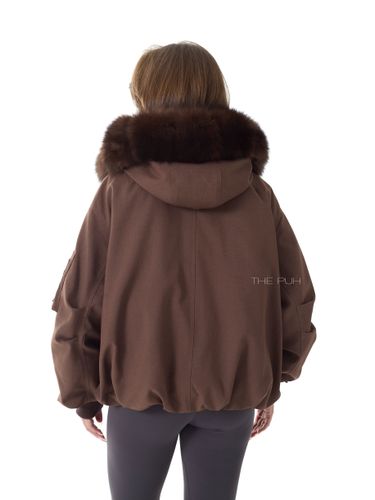 Шоколадная пуховая парка с капюшоном и меховой оторочкой