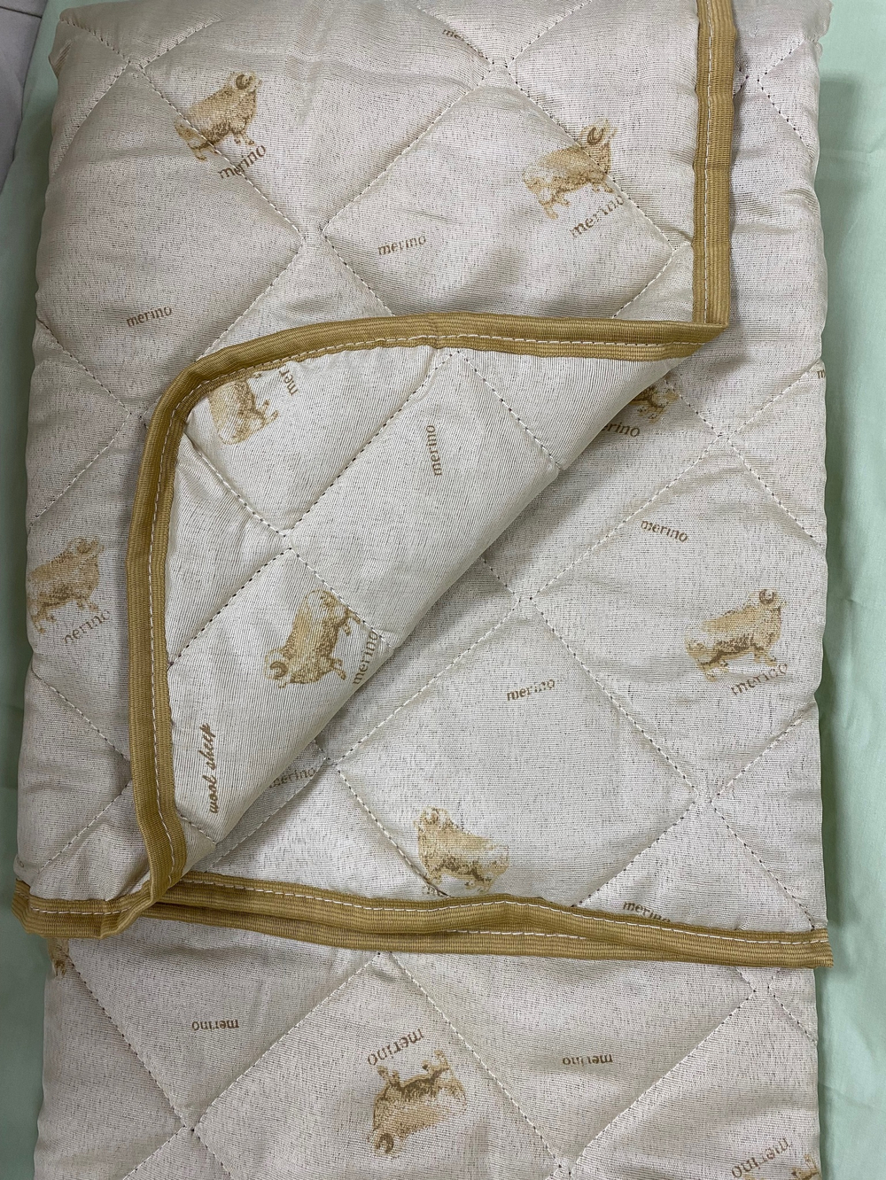 Одеяло "Овечья шерсть" стеганое облегч. п/э 105*140 (плотность 150г/м2)