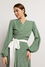 Платье на запах из воздушной вискозы в оттенке оливки