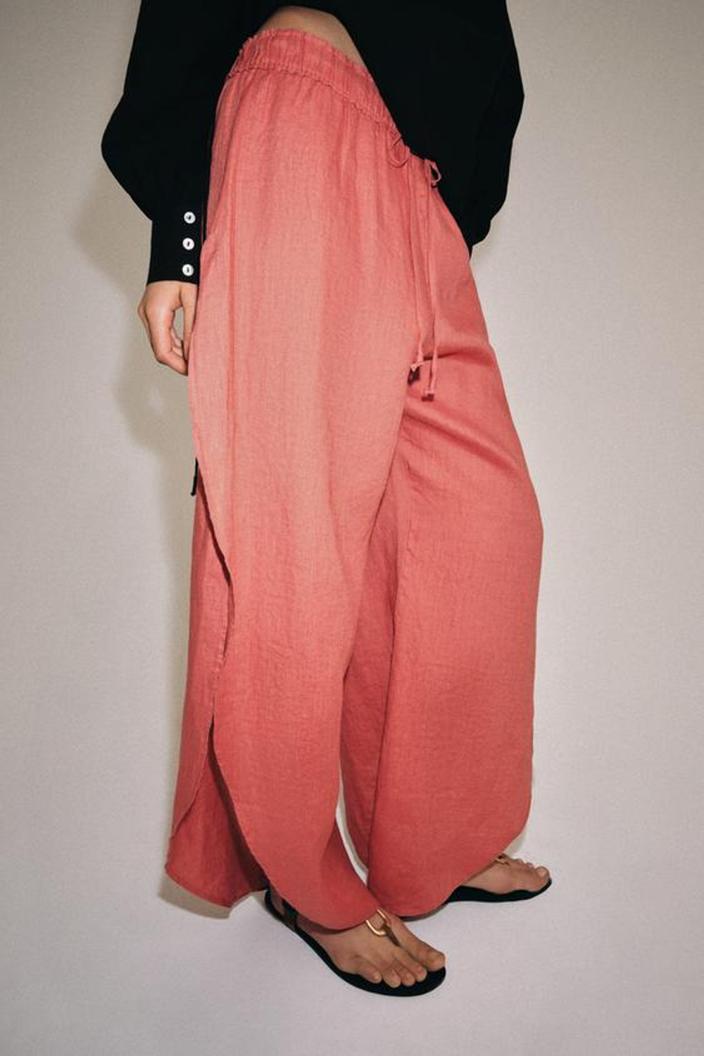 ZARA БРЮКИ ИЗ ЛЬНА С РАЗРЕЗАМИ — ZW COLLECTION, КОРАЛЛОВЫЙ