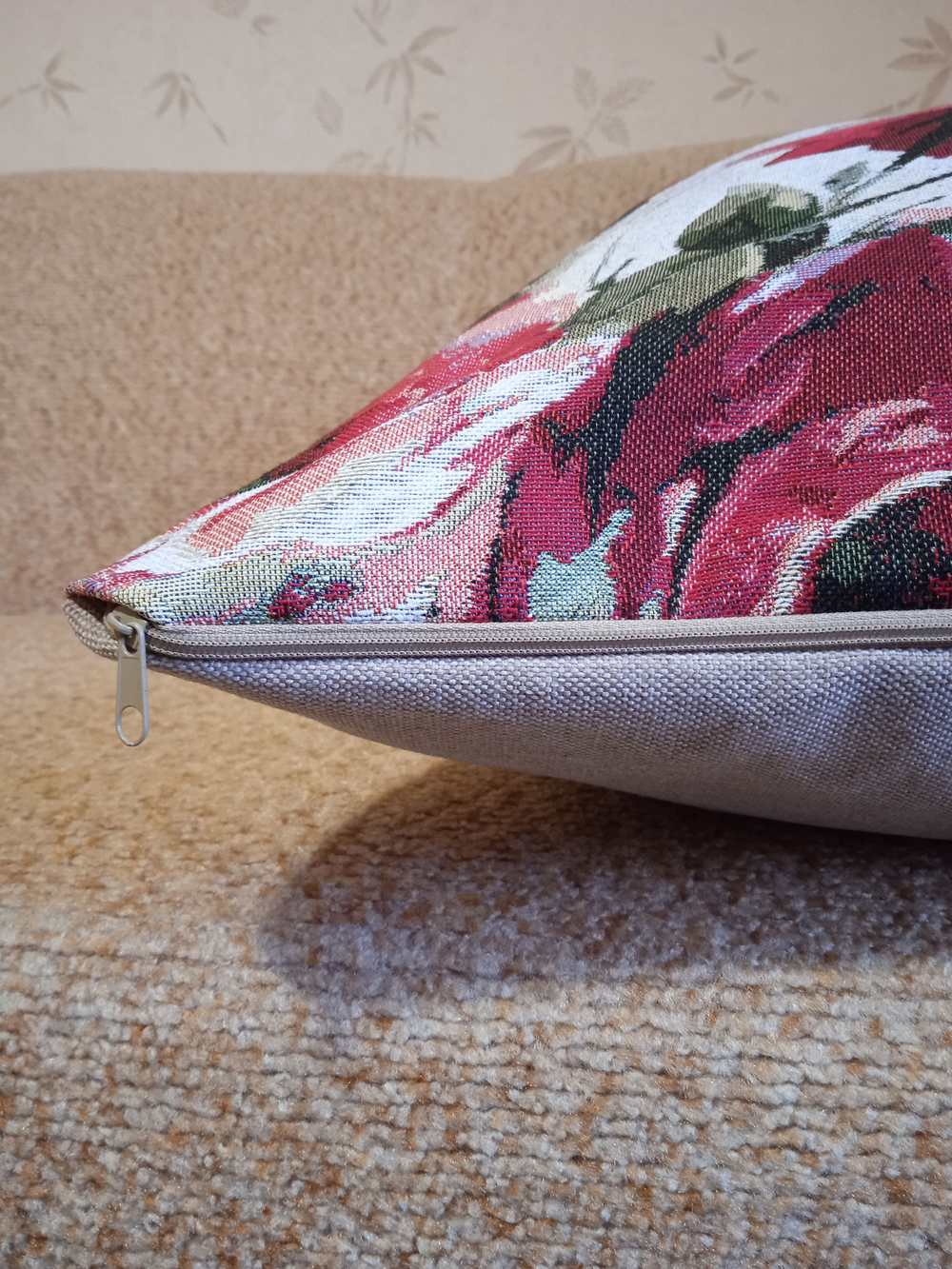 Декоративная гобеленовая наволочка для интерьерной подушки Акварельные розы 68х47