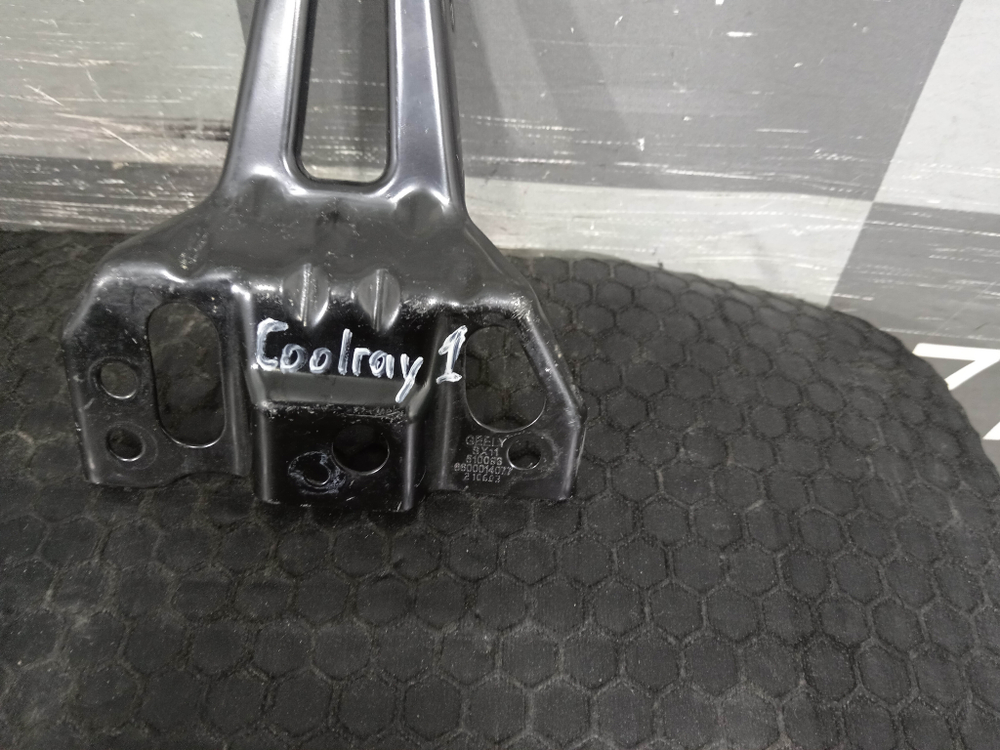 Кронштейн замка капота Geely Coolray 19-нв Б/У Оригинал 6600014077