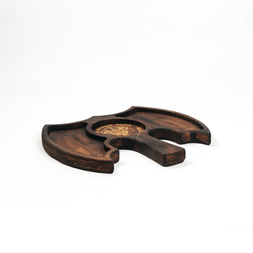 Менажница из древесины кедра для подачи блюд и закусок с гравировкой "От военной науки крепнут разум и руки".