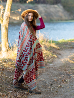 Теплый палантин с орнаментом