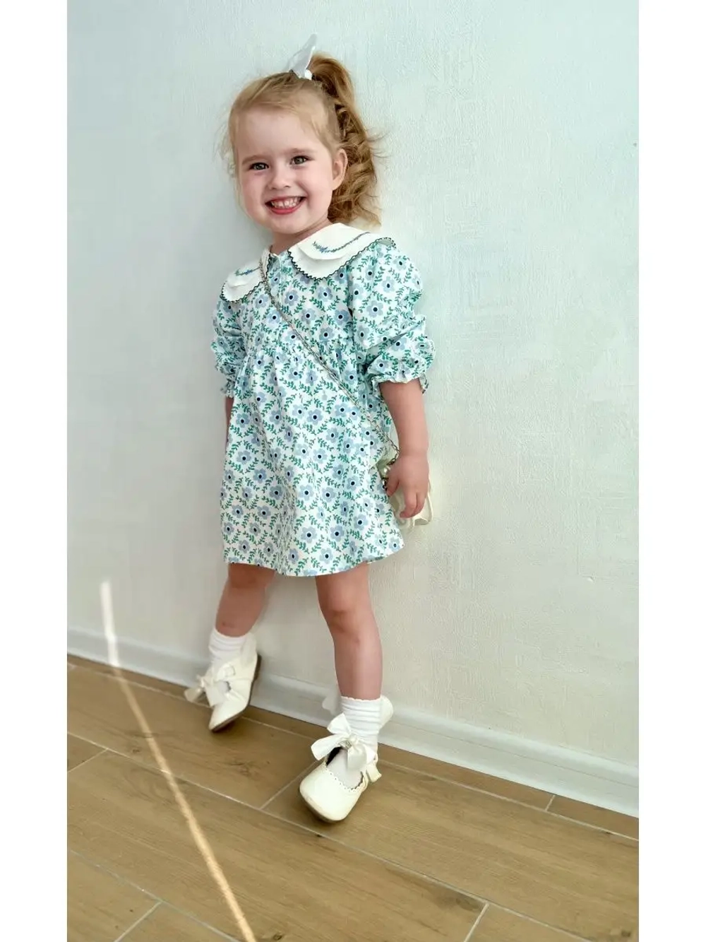 Платье нарядное с воротничком