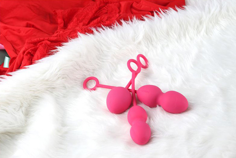 Набор розовых вагинальных шариков со смещенным центром тяжести Svakom Nova Ball Weighted Kegel with Cord Set SSYB-01-PMR