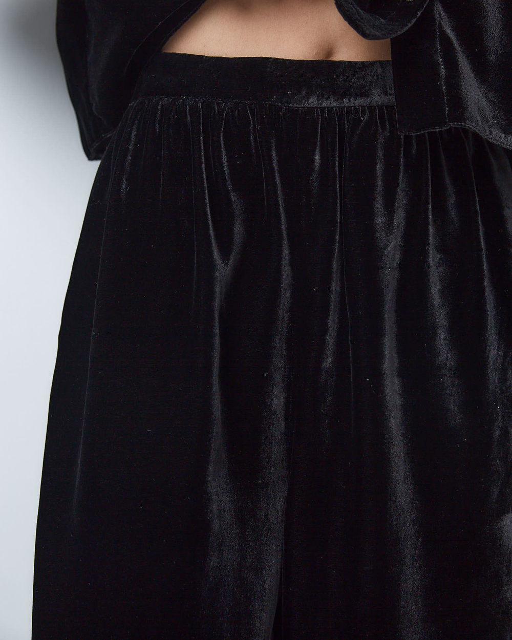 Комплект: блуза и брюки из шелкового бархата черный