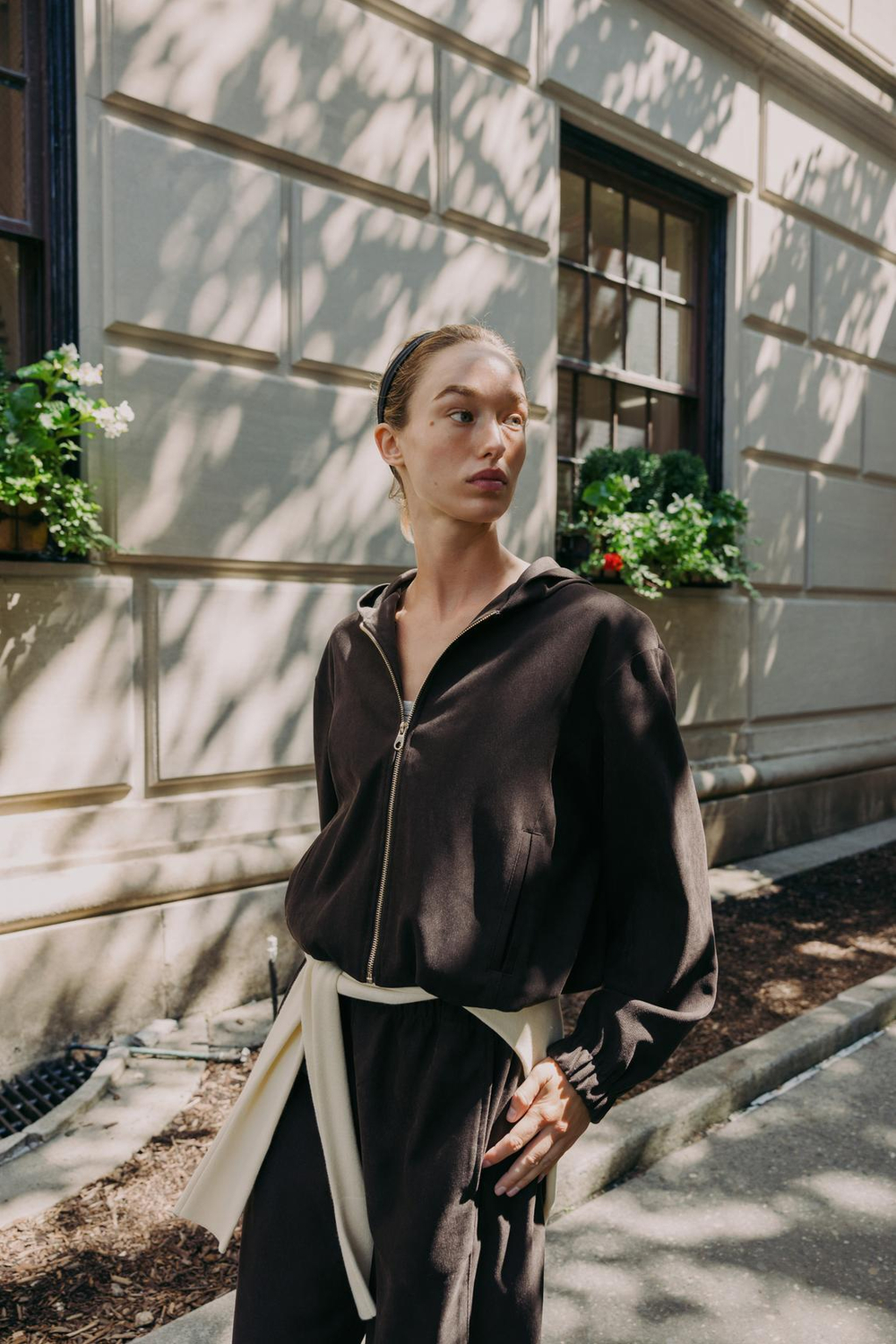 ZARA БОМБЕР С КАПЮШОНОМ, ТЕМНО-КОРИЧНЕВЫЙ