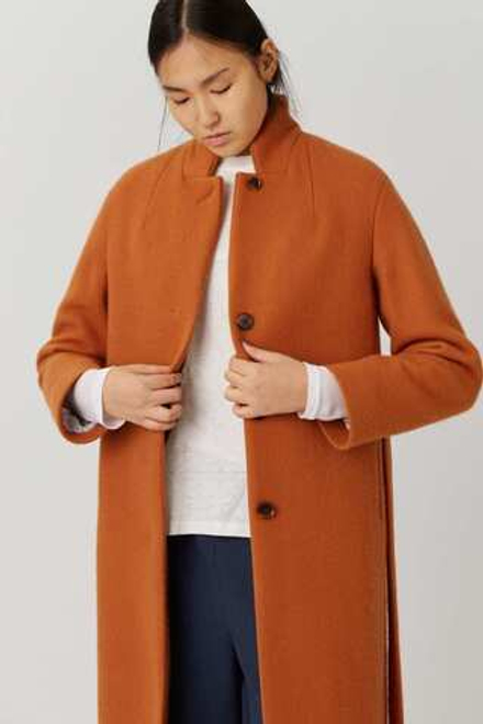 Прямое пальто рыжего цвета с кашемиром