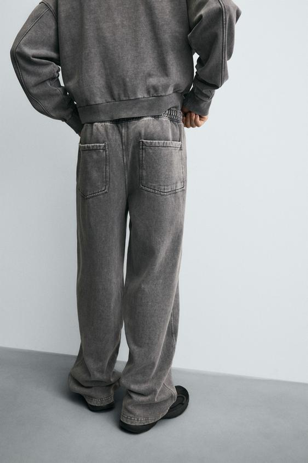 ZARA ДЖОГГЕРЫ WIDE-LEG С ЭФФЕКТОМ ПОТЕРТОСТИ, СЕРЫЙ