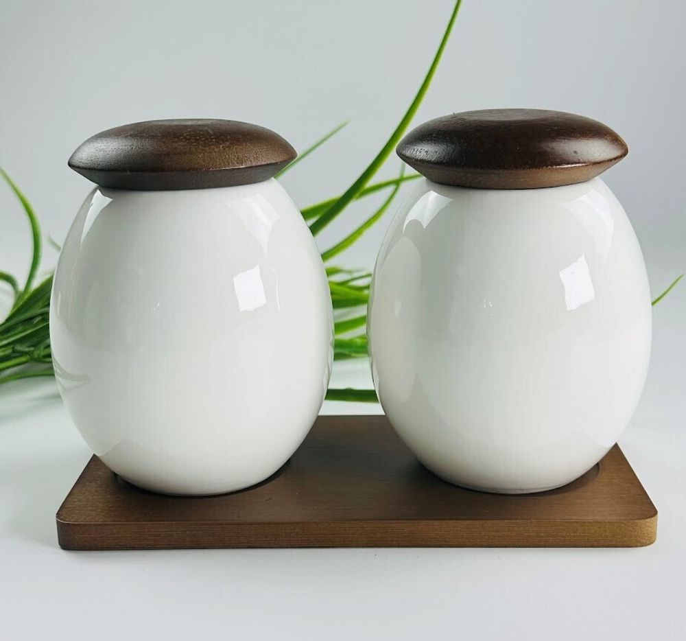 Lenardi 235-031 Набор из 2 банок 12см с крышками на подставке TROPICAL в под.уп.(х18)Фарфор