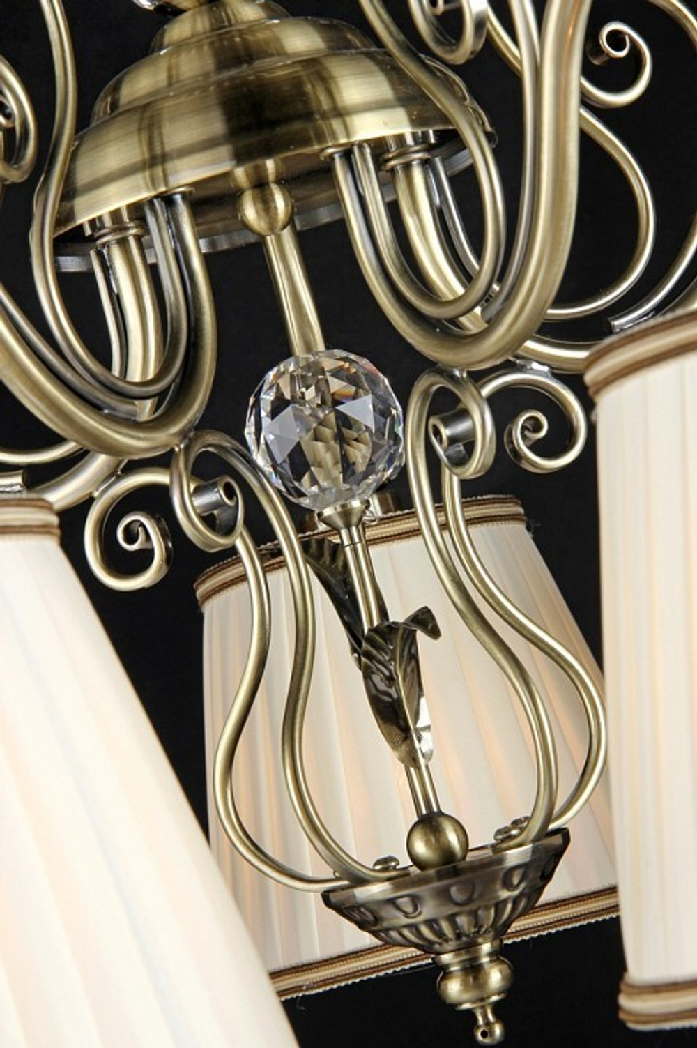 Подвесная люстра Maytoni ARM420-05-R