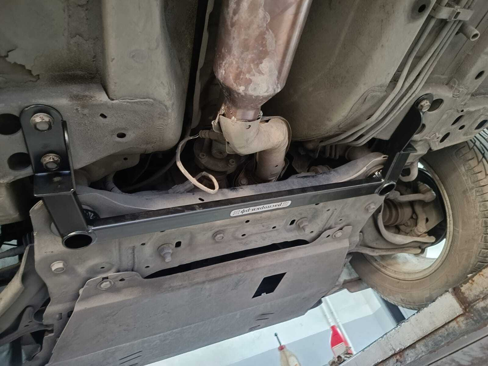 Распорка передняя нижняя Nissan X-Trail 2 T31 (2-го поколения) (ПОД ЗАКАЗ)