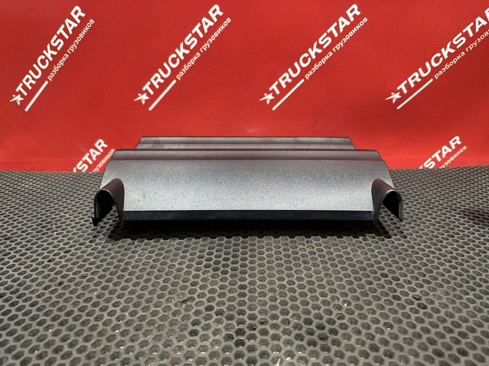 Накладка решетки радиатора правая