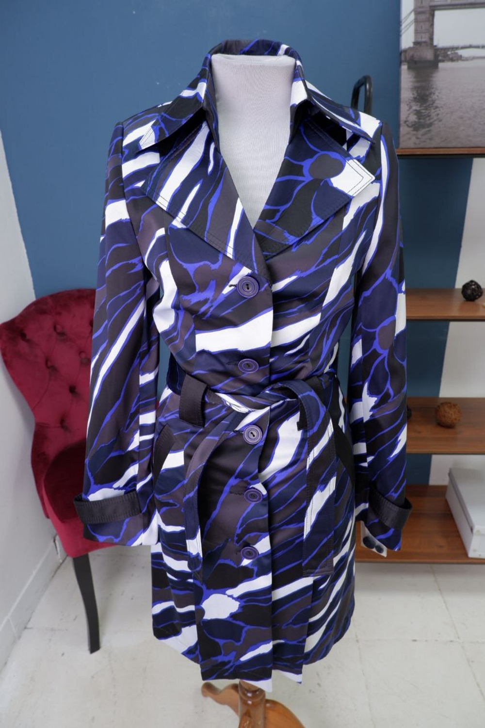 Плащ Стройная линия красивый 42 размер, новый