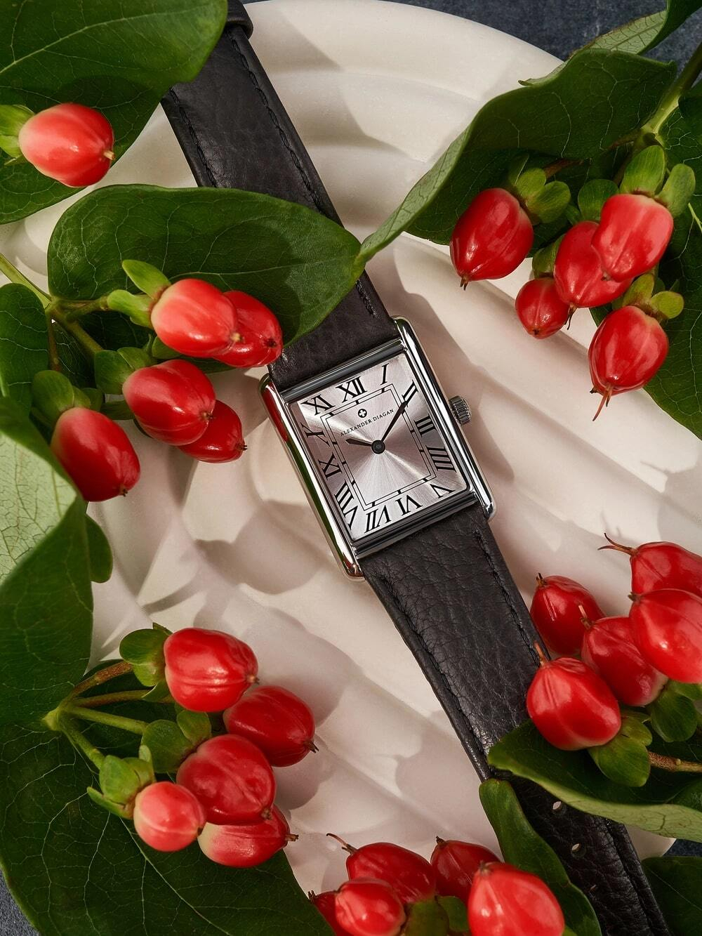 Часы кварцевые Vega, серебристые