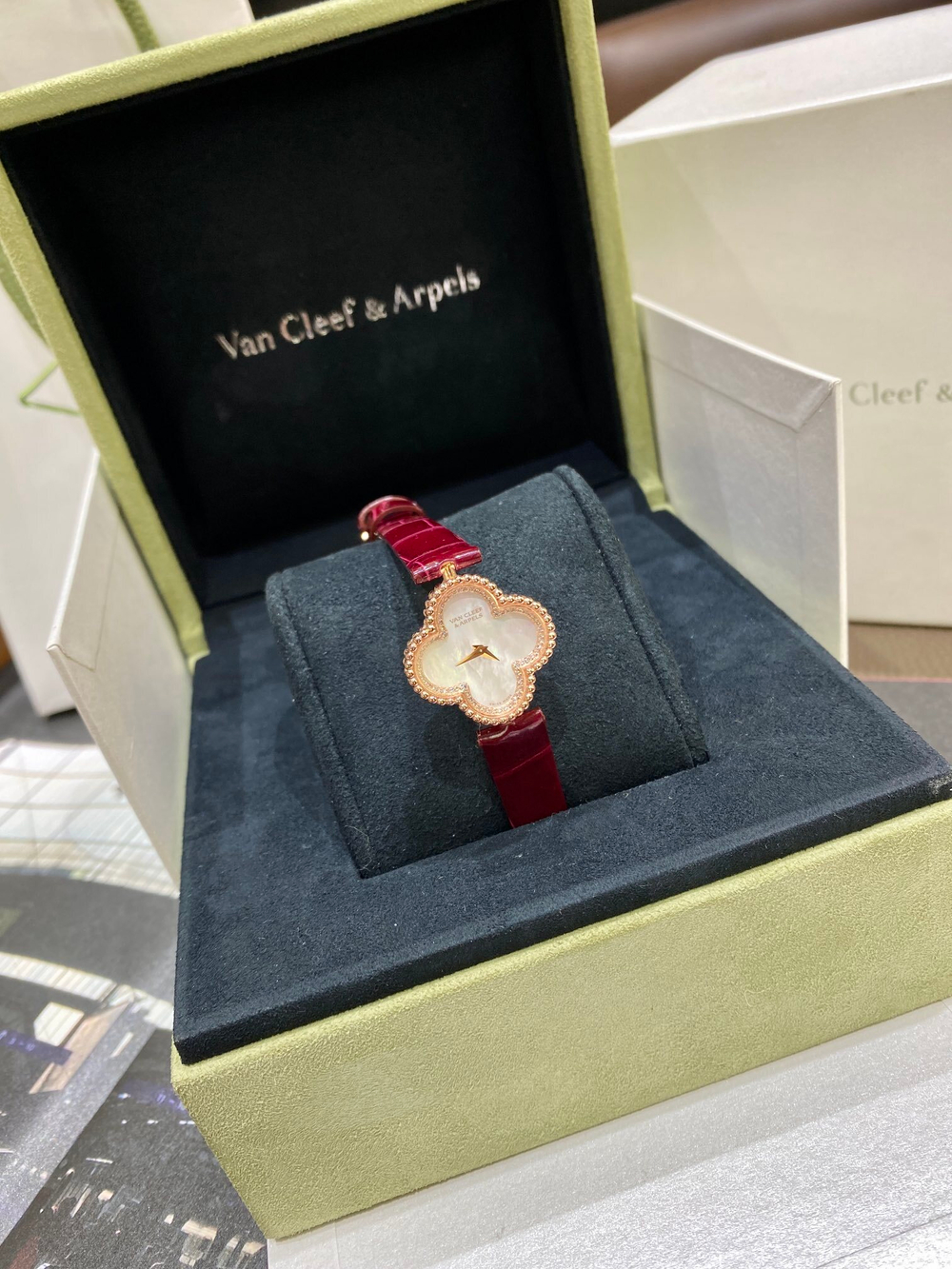 VCA Sweet Alhambra Watch
