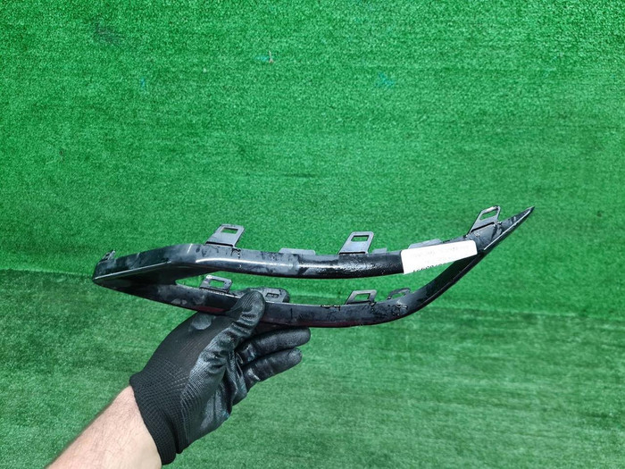 Накладка заднего бампера левая Audi Q8 (18-23)