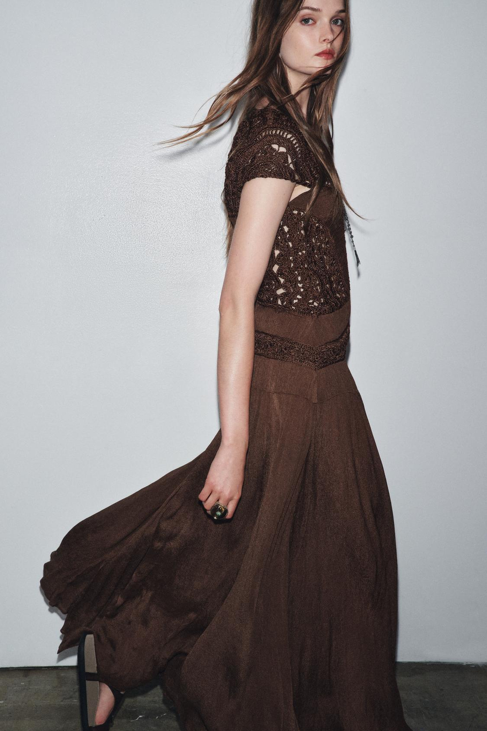 ZARA ДЛИННОЕ ПЛАТЬЕ ИЗ ВИСКОЗЫ, ШОКОЛАДНО-КОРИЧНЕВЫЙ