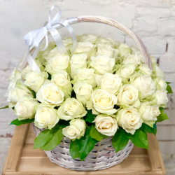 Корзина из 51 белой розы