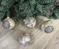 Набор стеклянных шаров Драгоценная Россыпь , 4 шт., бежевый, Irena CO (91302)